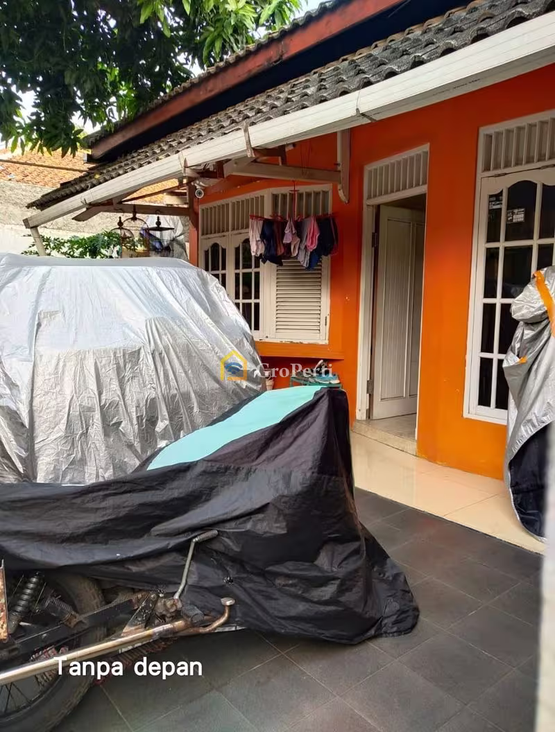 Rumah Dijual di Kramat Jati, Kota Jakarta Timur — 3 KT, 2 KM