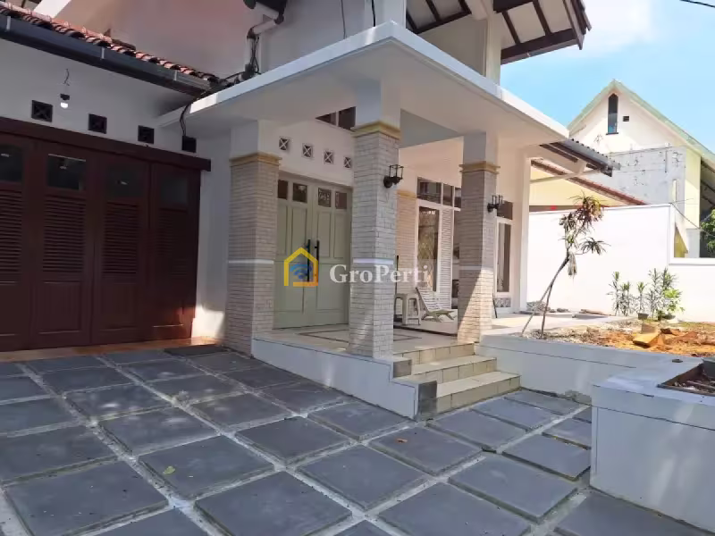 Rumah Dijual di Kebayoran Baru, Kota Jakarta Selatan — 4 KT, 3 KM