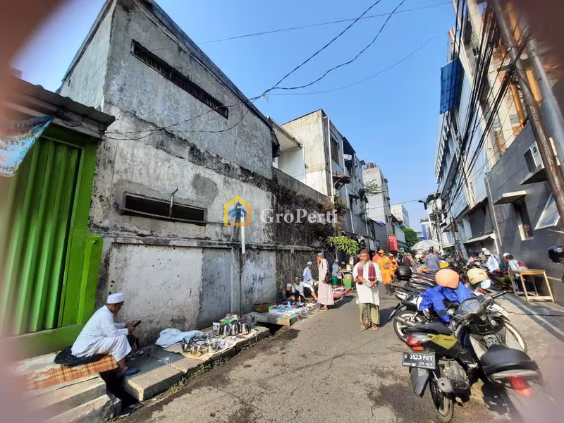 Dijual Rumah Tua hitung Tanah di Hayam Wuruk, 100m ke TJ Sawah Besar - 5