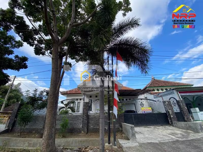 Rumah Dijual di Banyuwangi, Kabupaten Banyuwangi — 10 KT, 10 KM