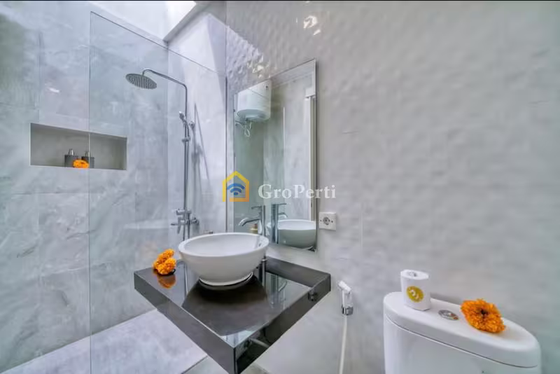 Rumah Investasi 2 Kamar Dijual di Kerobokan Bali dekat Canggu SHM - 2