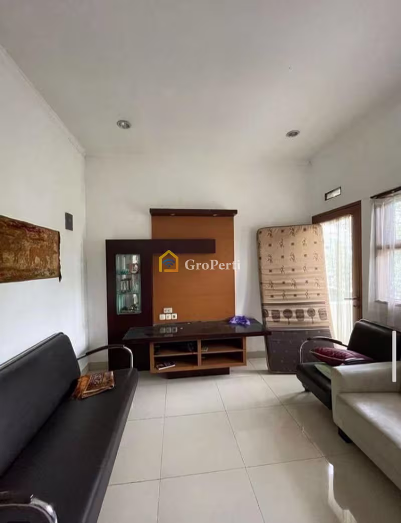 Rumah Siap Huni Dengan Taman Luas di Buah Batu Regency Bandung - 2