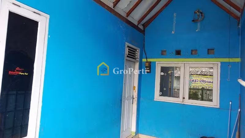 Dijual Rumah Second di Teluk Jambe Timur, Karawang - NPL305-1 - 2